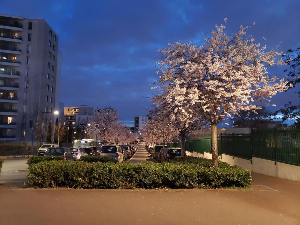 Appartement Parisien: Proche CDG, Wi-Fi et Netflix Inclus Drancy Exterior photo